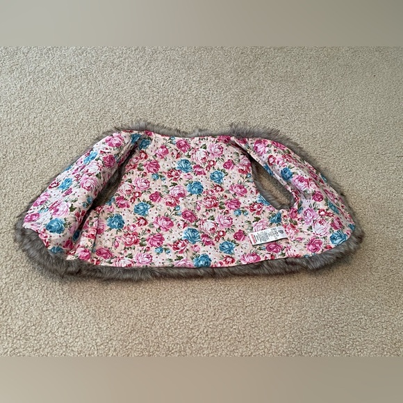 Faux Fur Vest w/ Floral Lining - Toddler - Size: Small 4 - Picture 2 of 7